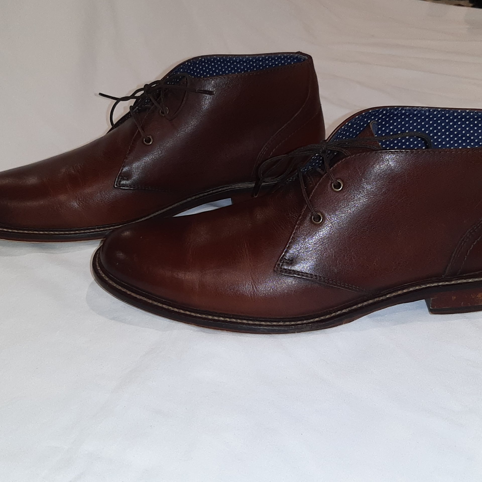 “Aston Grey” Chukka Boot, fully leather, size 8.5 3