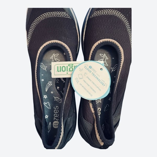 BZees Electric Women's Shoes in Black designed for ultimate comfort. Washable Cushioned insole and lightweight construction