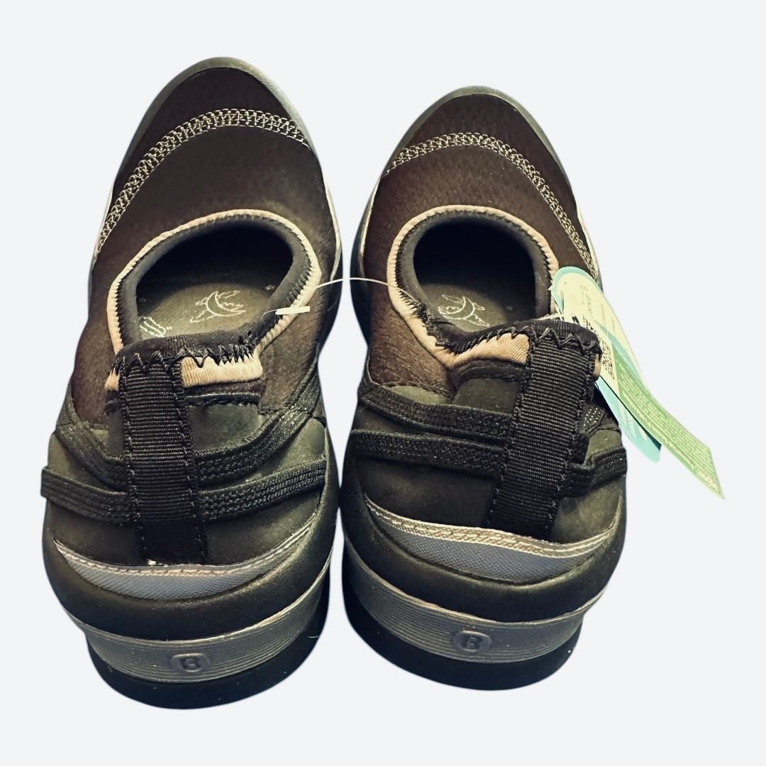 BZees Electric Women's Shoes in Black designed for ultimate comfort. Washable Cushioned insole and lightweight construction 3