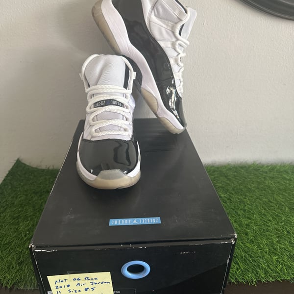 Concord 11s size 8.5 great condition  authentic ✓‼️ 2018