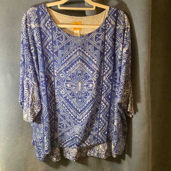 Blue and White Geometric Print Blouse