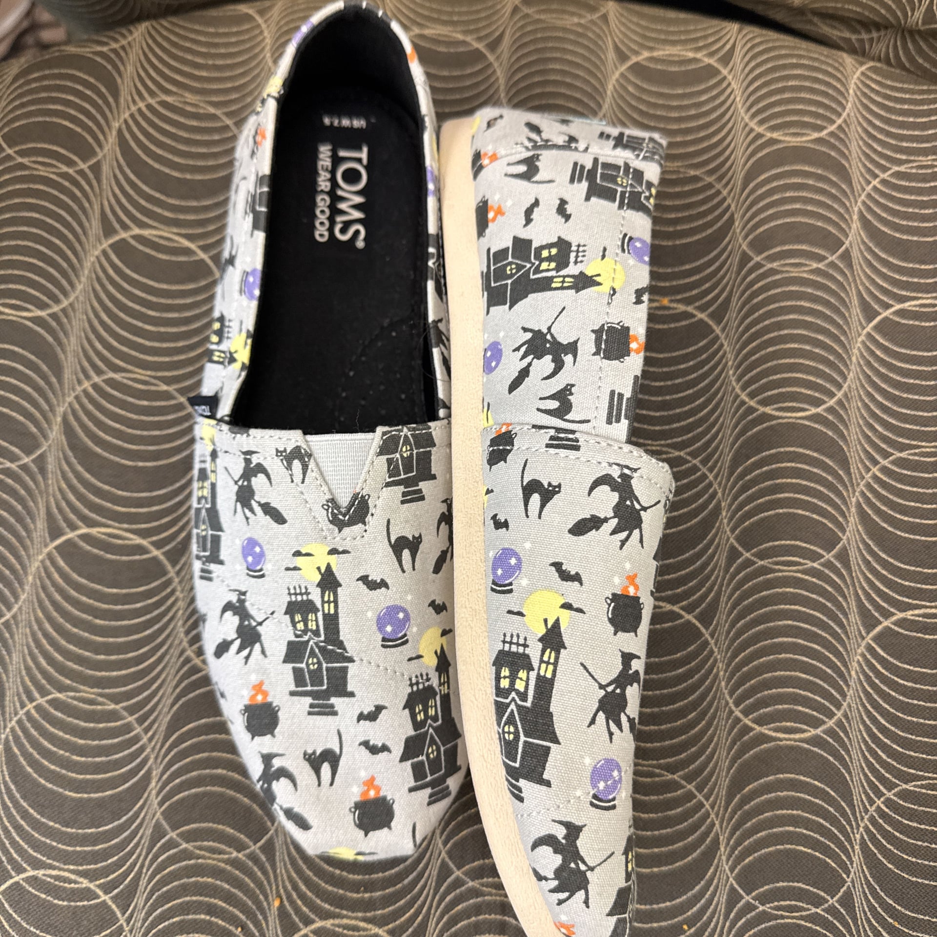 NWT Halloween Tom's Witch Haunted House Slip On Shoe Size 8.5 2