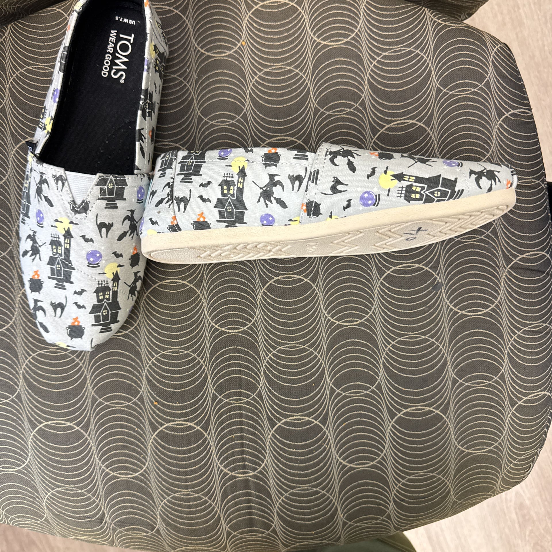 NWT Halloween Tom's Witch Haunted House Slip On Shoe Size 8.5 4