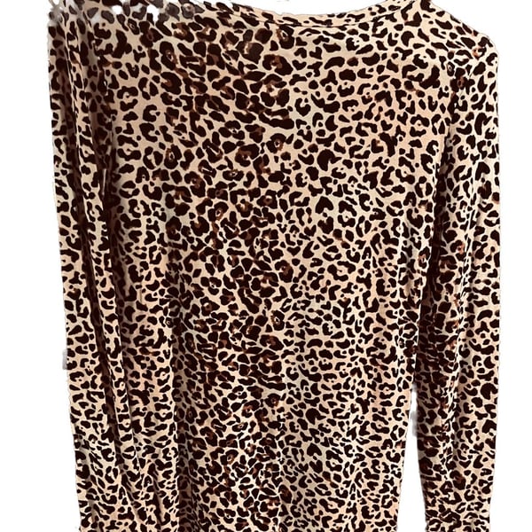 Maurices Women's Leopard Long Sleeve Top..Size M Super Soft! EUC