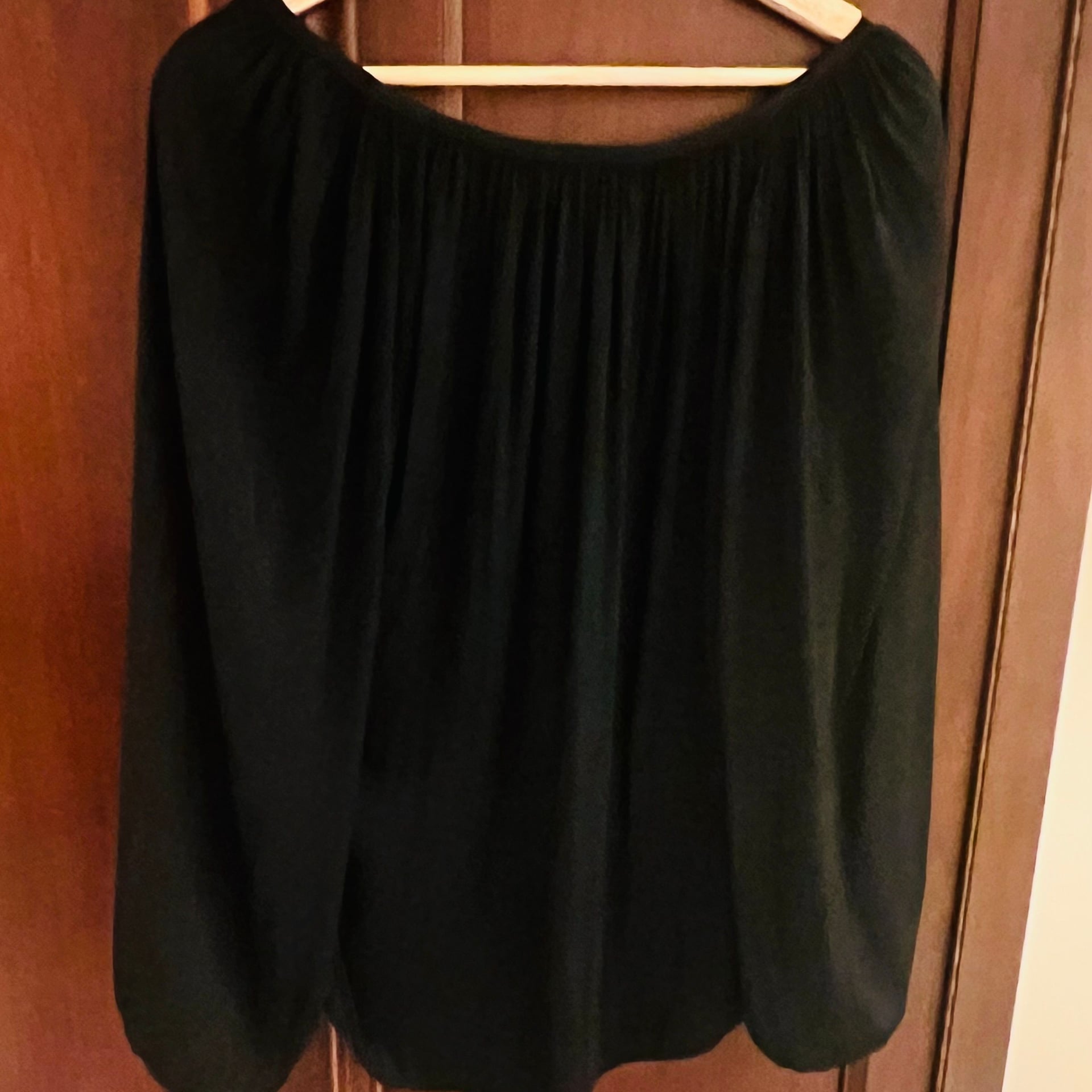 JENNIFER LOPEZ BLACK OPEN SHOULDER SHIRT SIZE XS GOLD BLING 4