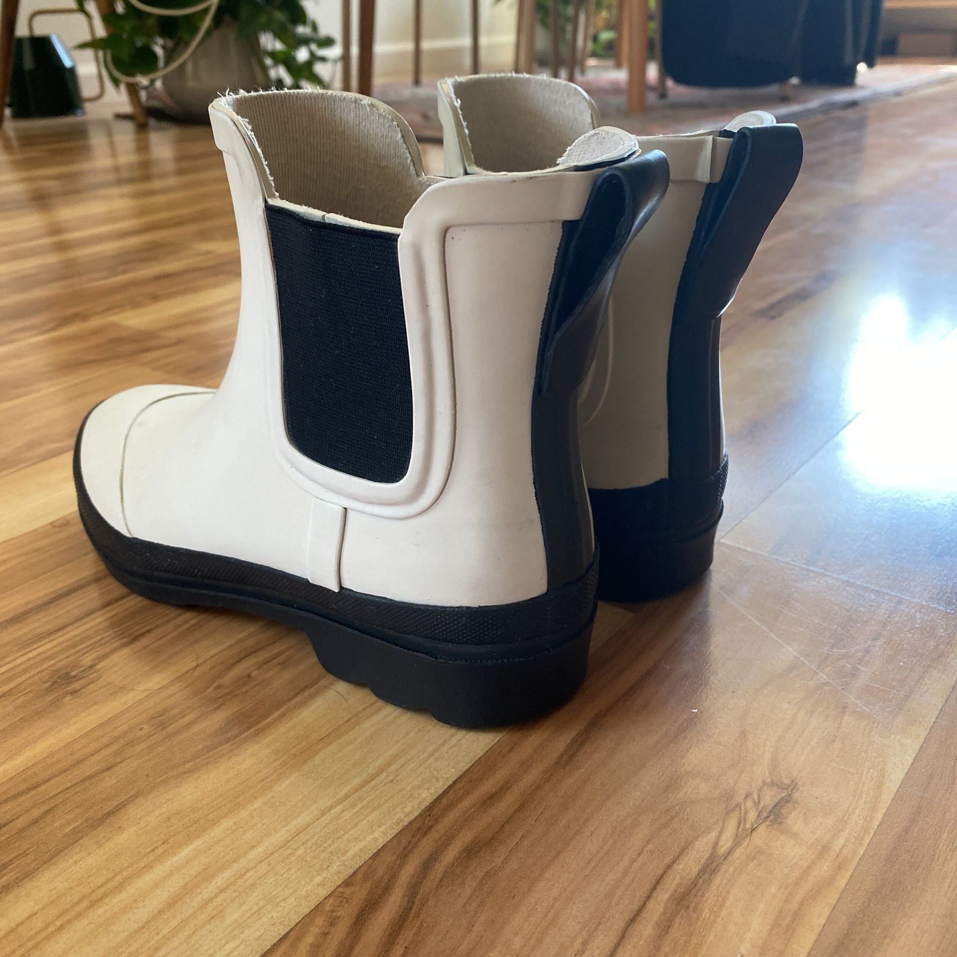 J Crew Women’s Short Lug-sole rain boots (size 9) 3