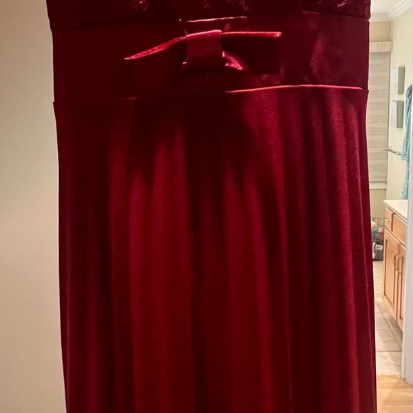 Elegant Burgundy Lace Bodice Evening Gown