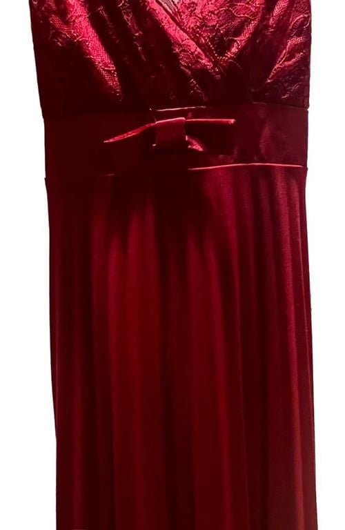 Elegant Burgundy Lace Bodice Evening Gown 2