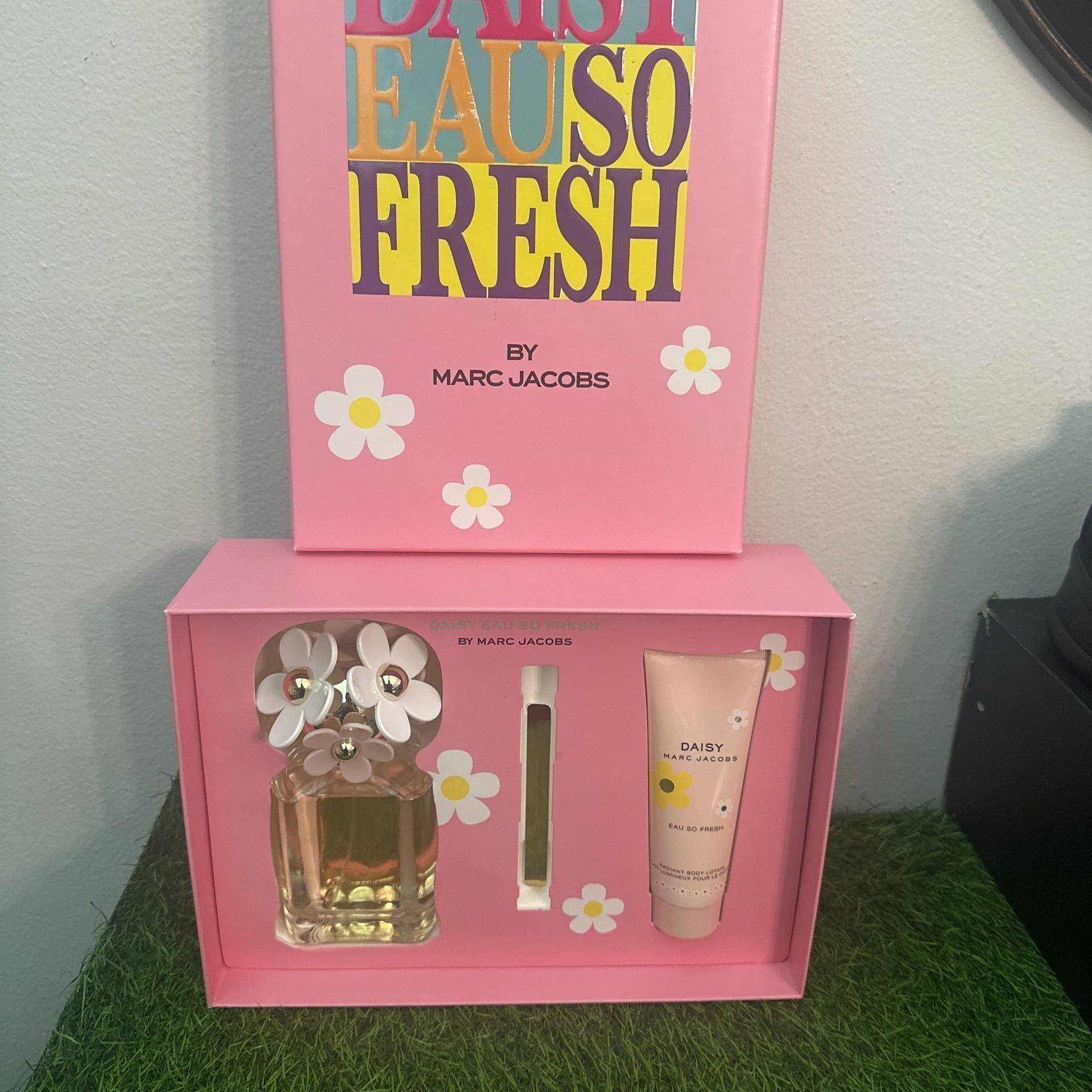 Marc Jacobs Daisy Eau So Fresh Perfume for Women Gift Set : Beauty & Personal Care - , $105* 1