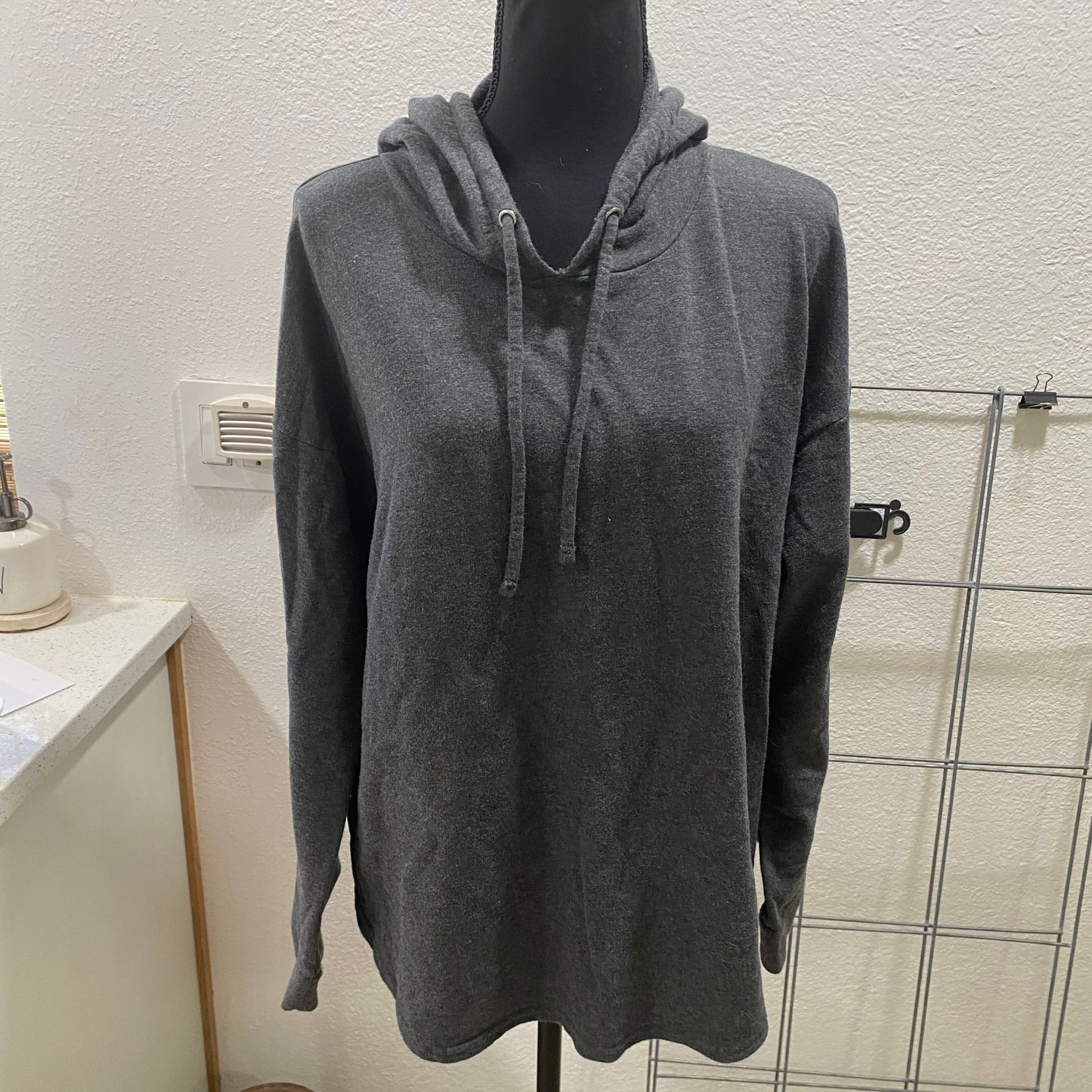 Charcoal Gray Hooded Sweatshirt with embroidered sleeves Size XL 1