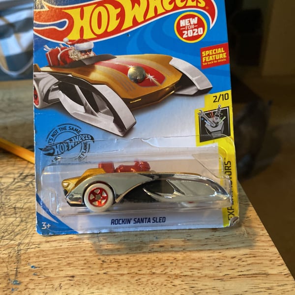 Hot Wheels Experimotors Rockin Santa Sled Gold Red 2/10 Model 53/250 Car Diecast
