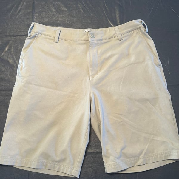 Adidas Mens Beige Golf Shorts Size 34