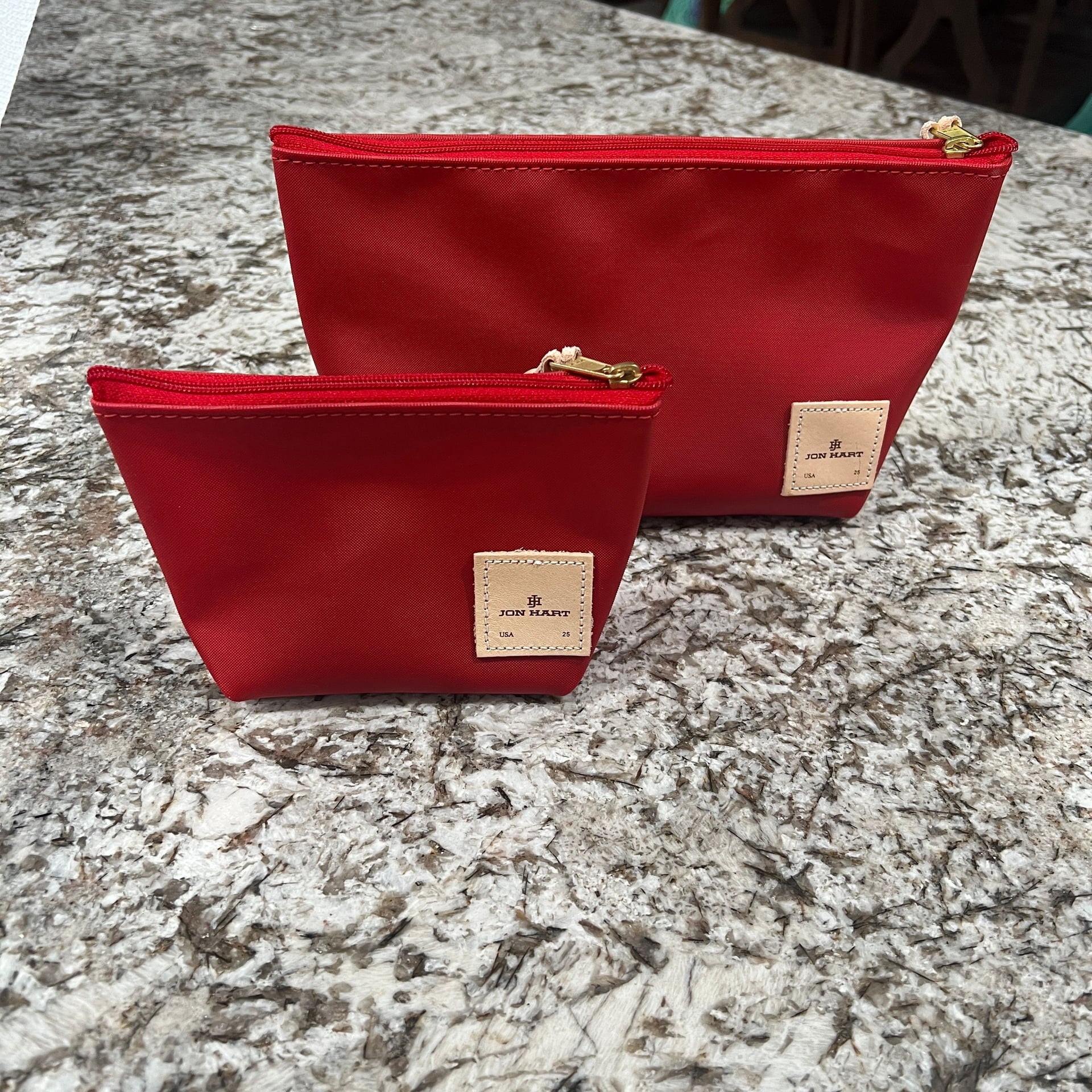 Jon Hart Designs Chico & Grande Red Travel and On-the-Go Cosmetic Bag Set 2