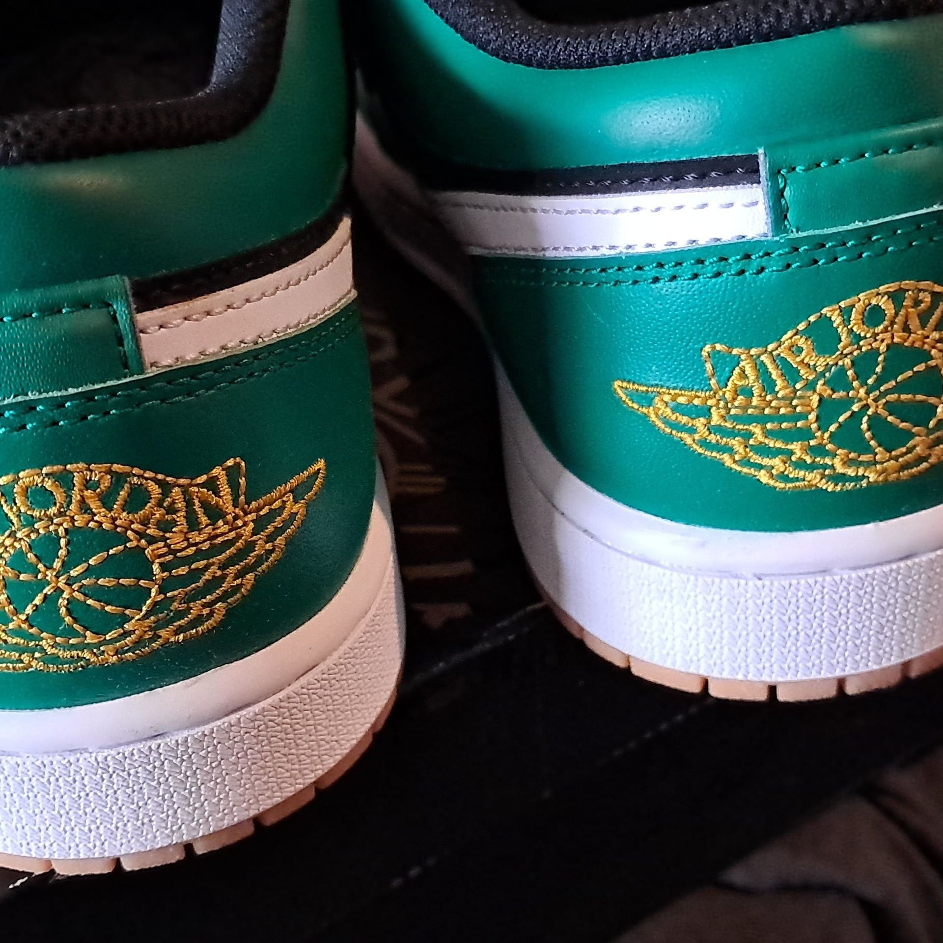 Air Jordan 1 Low SE 'Christmas 9