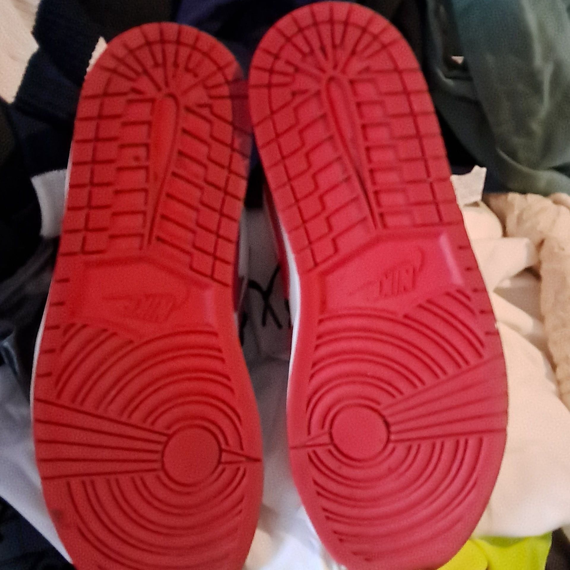 Nike Air Jordan 1 Low "Bulls" 9