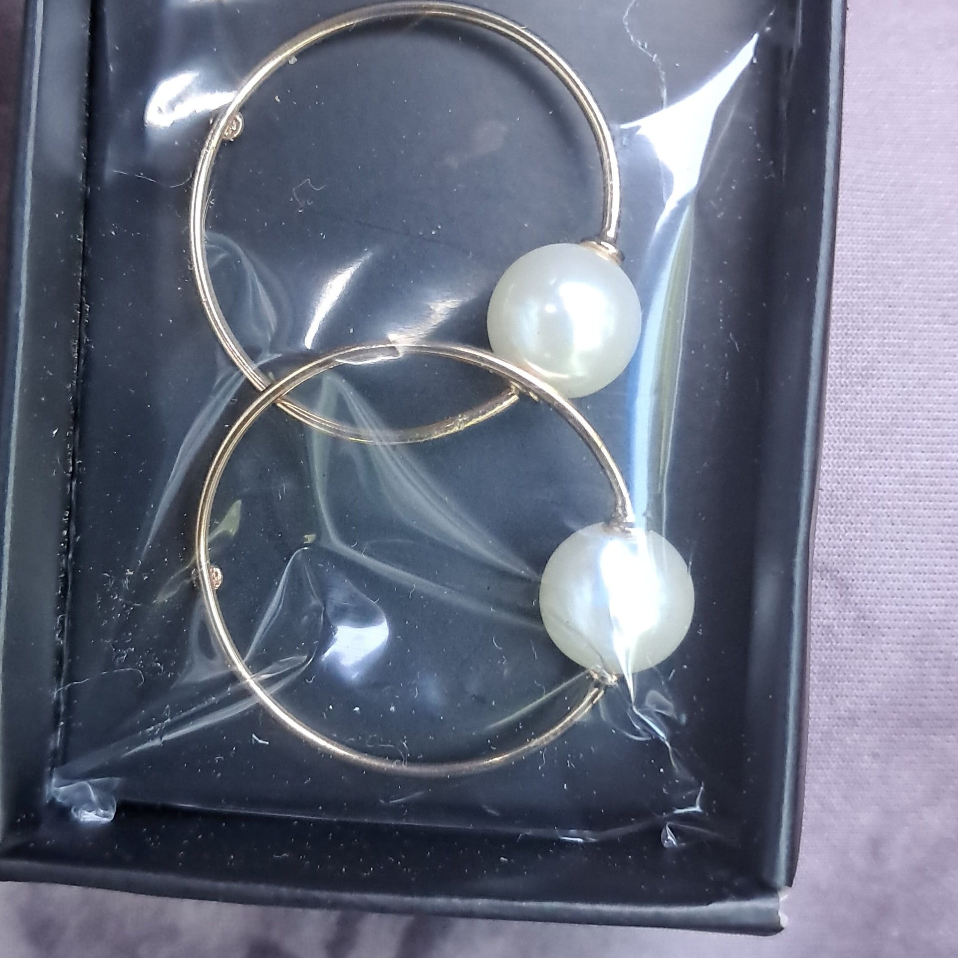 Elegant Gold Hoop Earrings with Pearl Accent 3