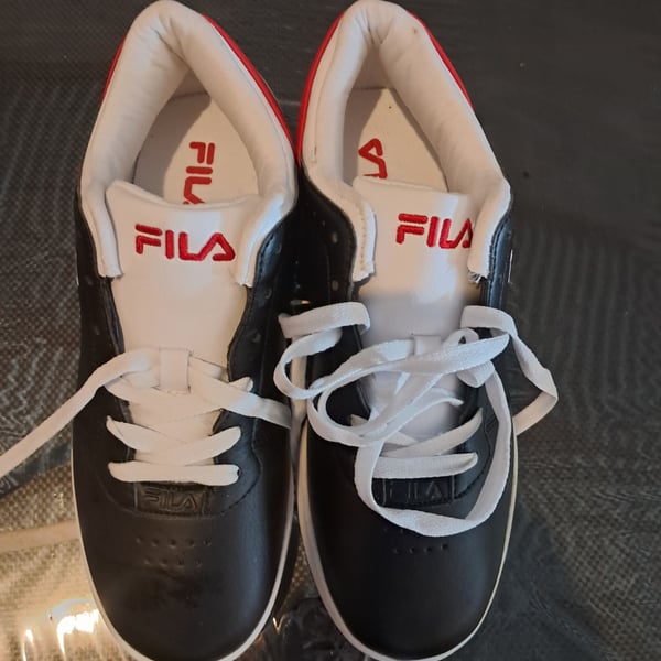 Fila Men's Black and White Sneakers