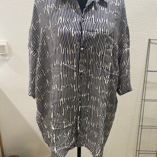Men’s 100% Silk Black and White Geometric Print by Visitor Button-Up Shirt