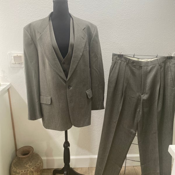 Oscar de la Renta NWT Men's Three-Piece Wool Taupe Gray Suit 42 Jckt 36 Pants 