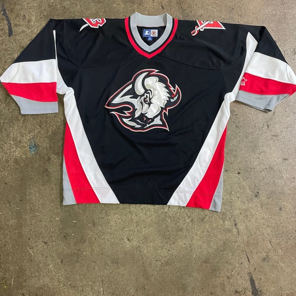 Vintage CCM NHL Buffalo Sabres Men's Jersey Size M.