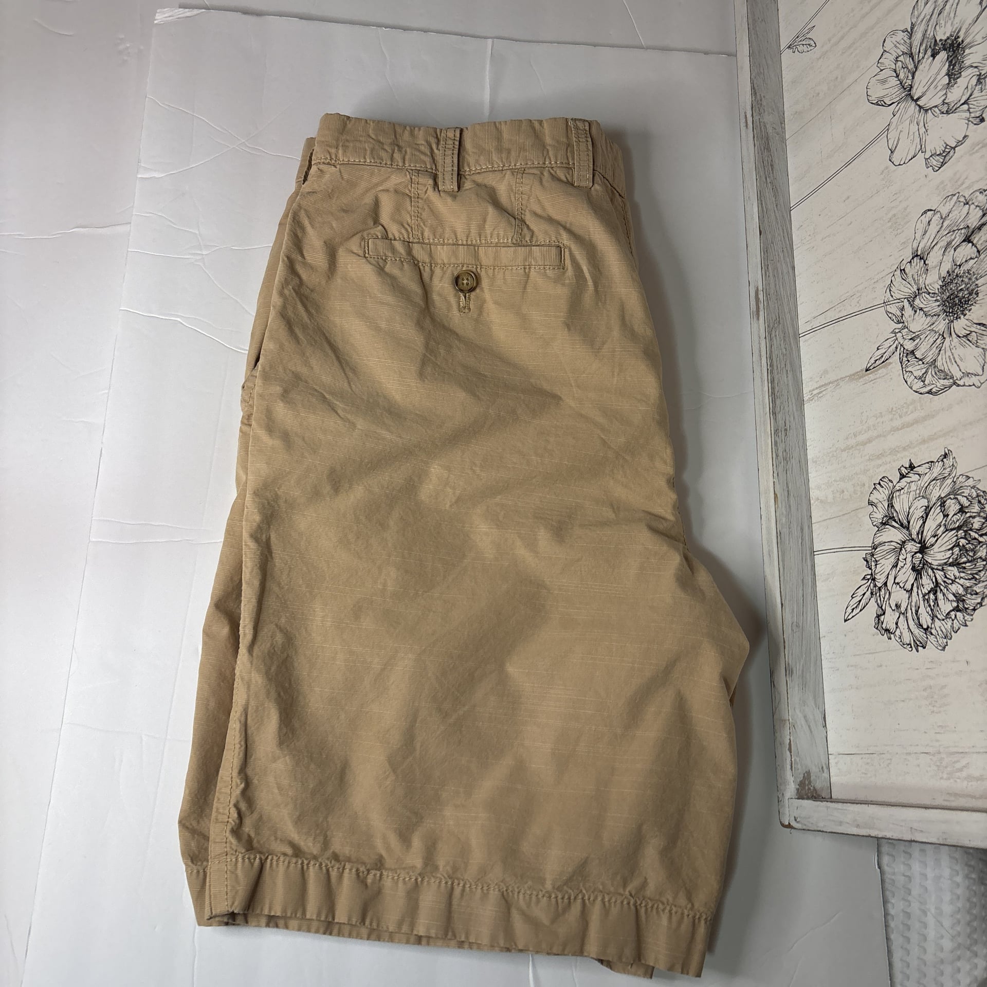 Tommy Hilfiger Men's Khaki shorts. W38 10