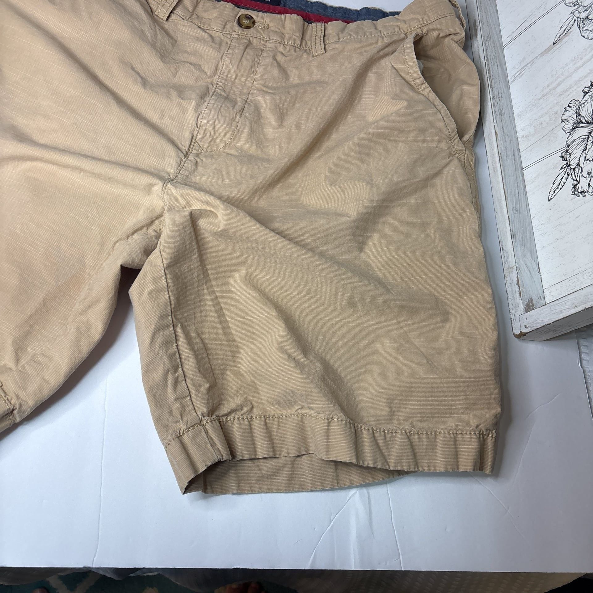 Tommy Hilfiger Men's Khaki shorts. W38 5