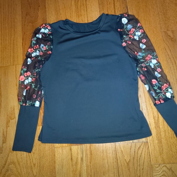 Floral Lace Sleeve Top