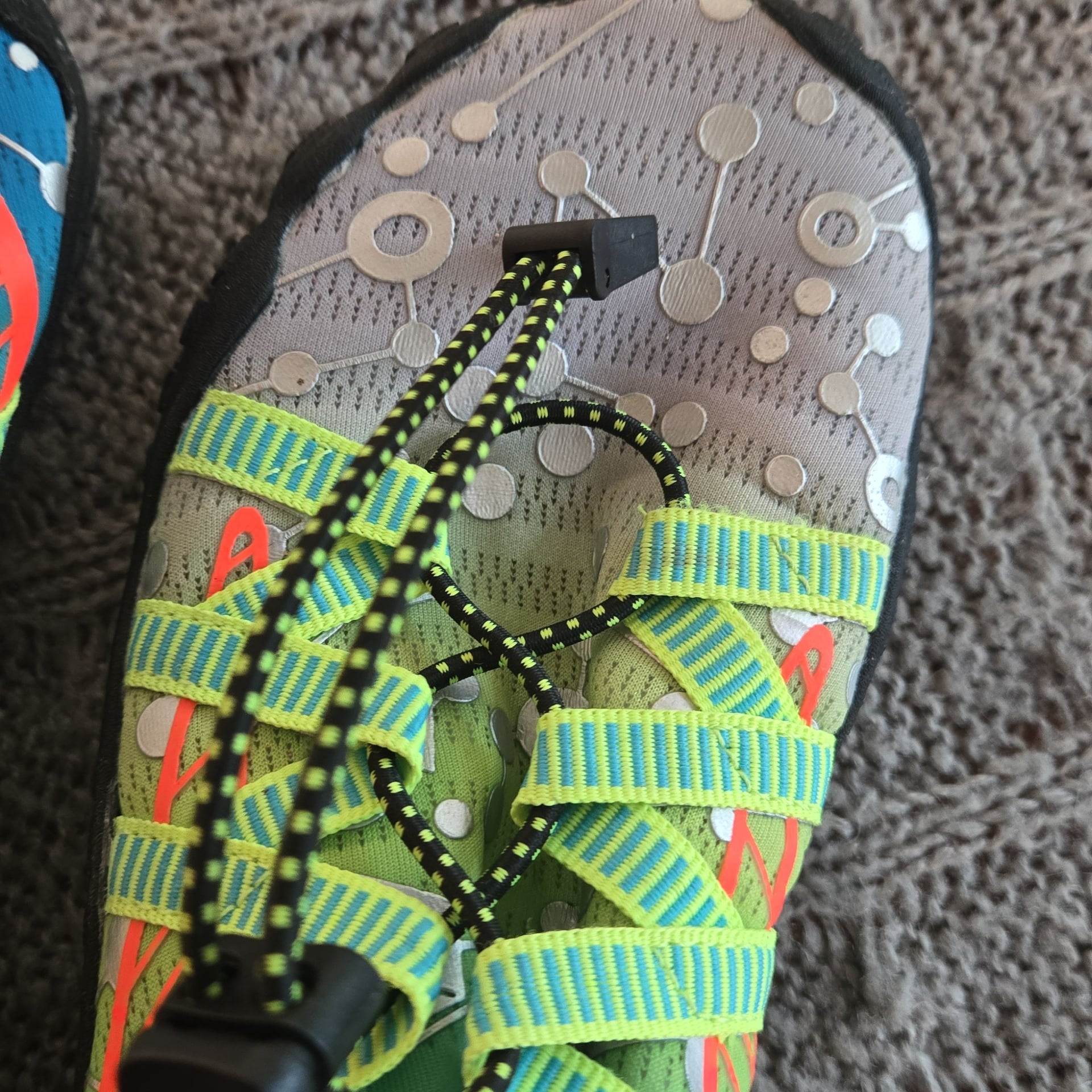 UBFEN - Unisex Kids' Water Shoes - Size 4 / 4 1/2 6