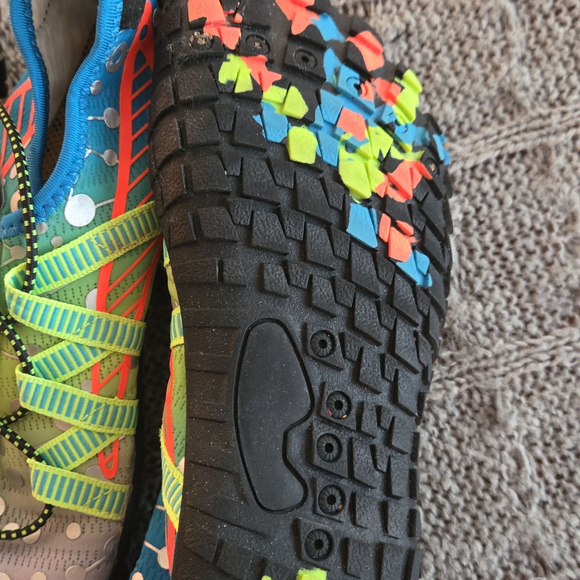 UBFEN - Unisex Kids' Water Shoes - Size 4 / 4 1/2 4