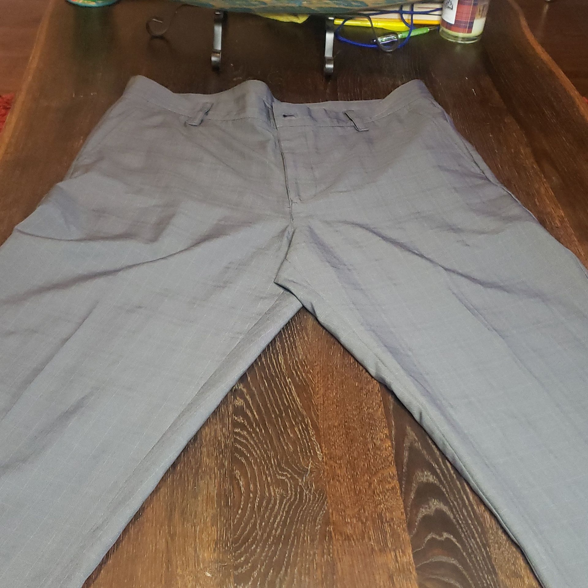 IZOD GOLF men's gray plaid straight leg flat front pants 32/32 (actual 34/32.5) 2