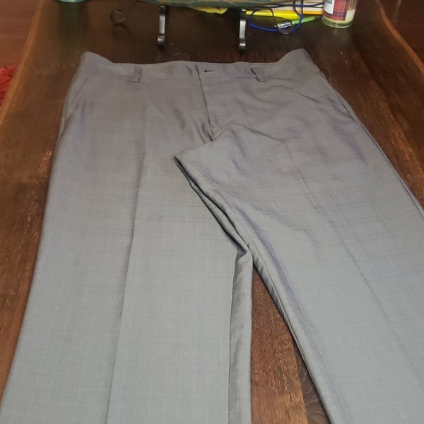 IZOD GOLF men's gray plaid straight leg flat front pants 32/32 (actual 34/32.5)
