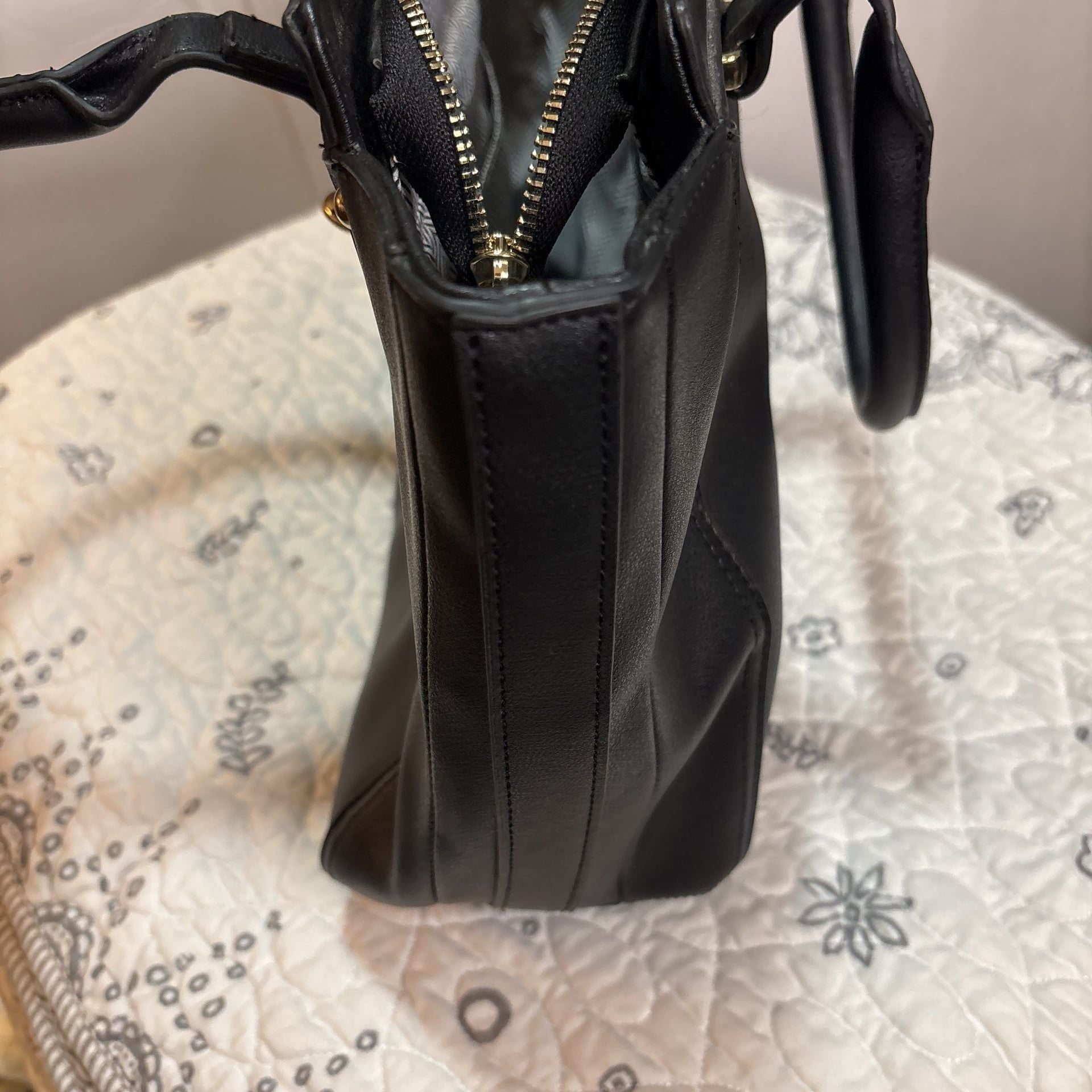 JustFab Black Structured Handbag pleather with gold chain 4