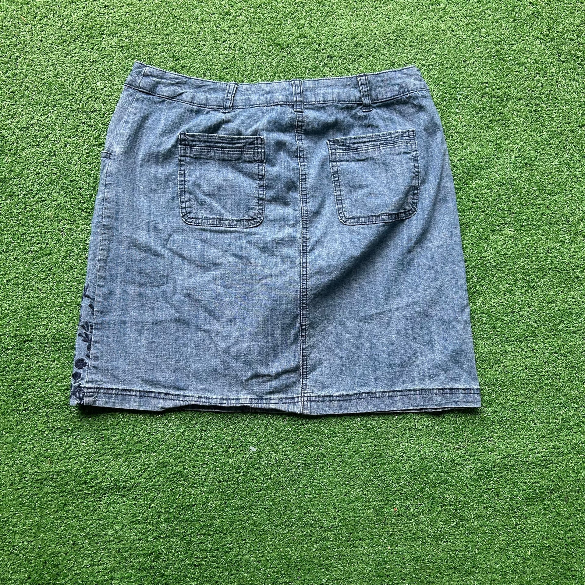 Karen Scott Embroidered Denim Skort/skirt women’s size 8 2