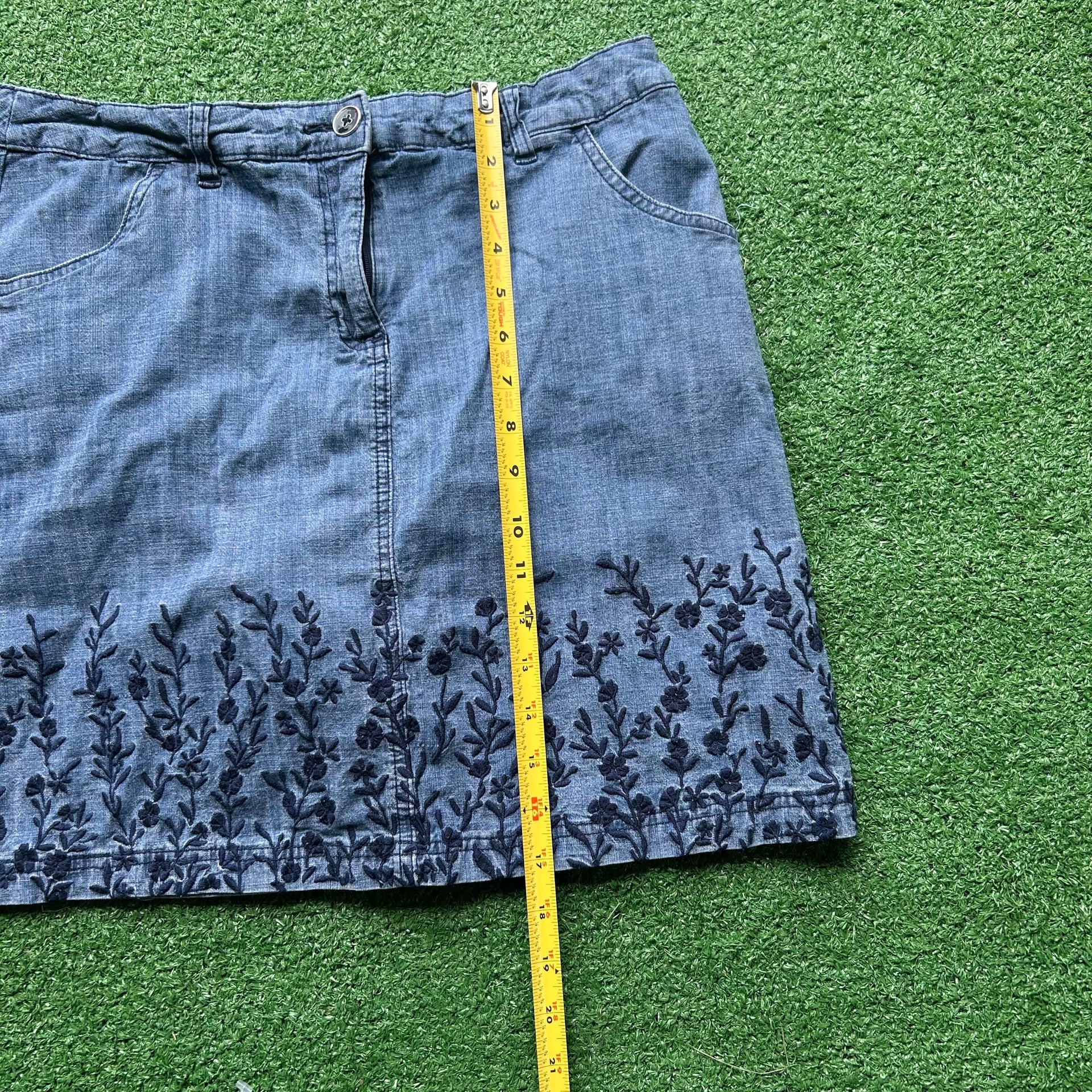 Karen Scott Embroidered Denim Skort/skirt women’s size 8 5