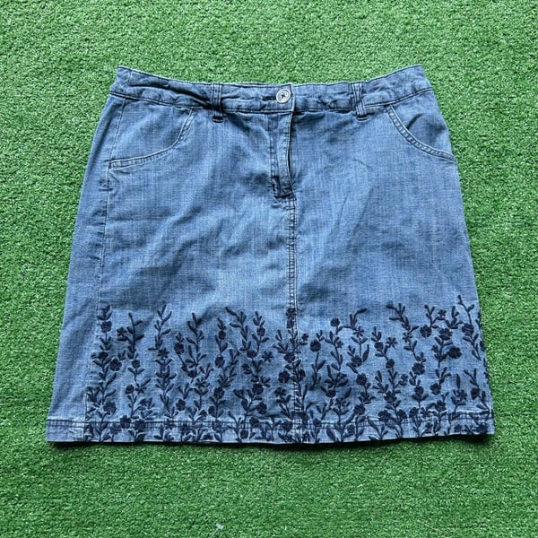Karen Scott Embroidered Denim Skort/skirt women’s size 8