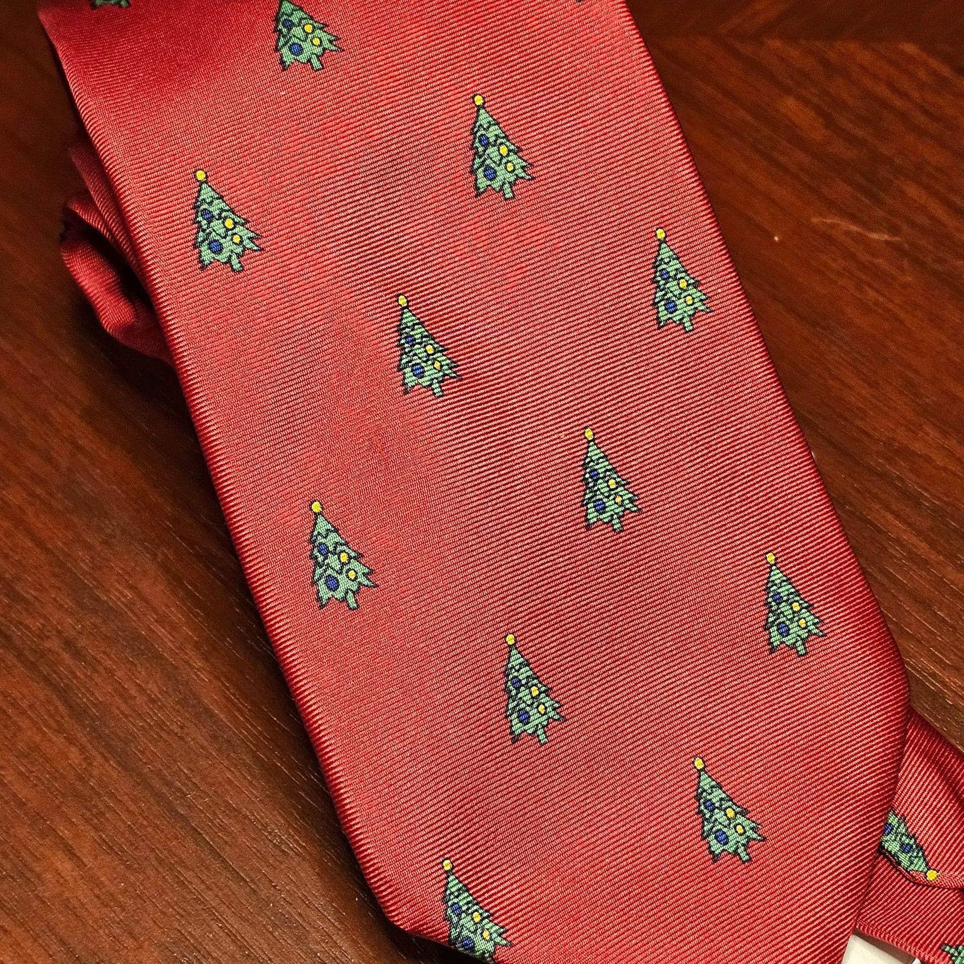 Vintage Silk Red Christmas Pine Tree Motif Woven Necktie 1