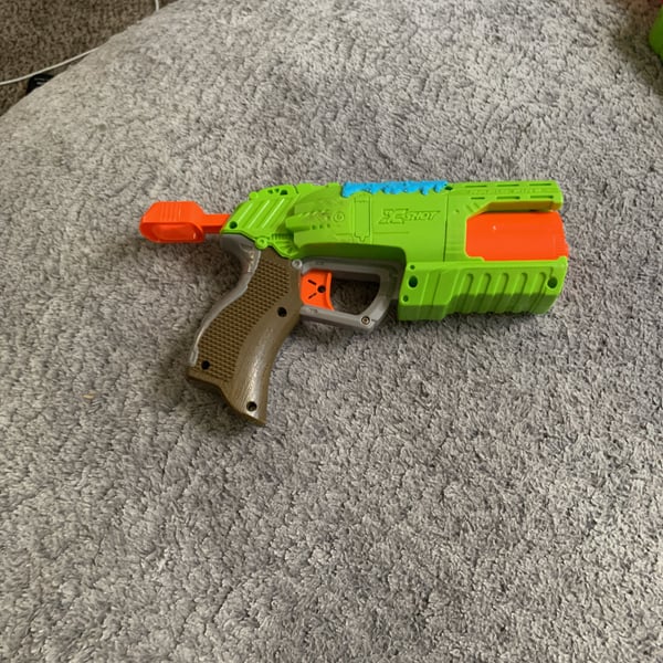 X-Shot Vigilante Toy Blaster Foam Dart Gun Green Orange