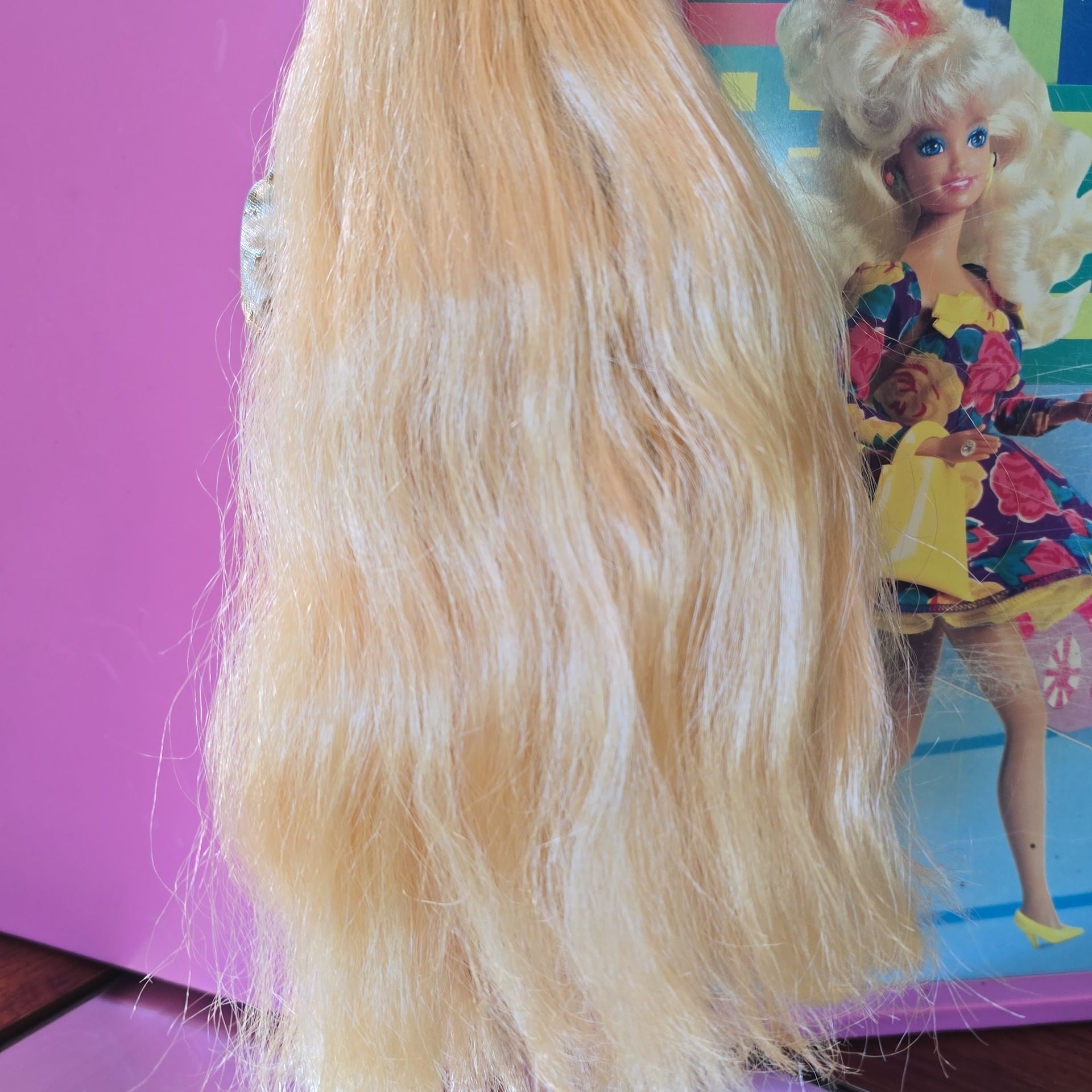 Vintage Barbie Doll  Hollywood hair Barbie 1992 great condition 7