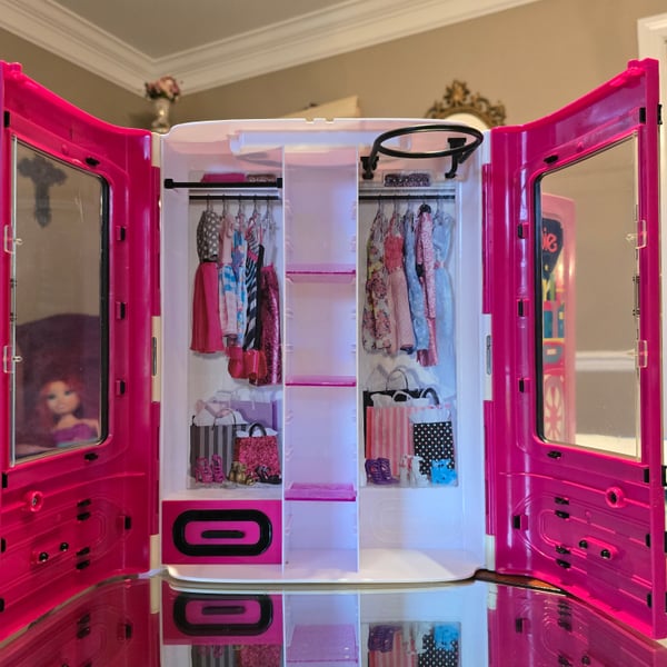 Barbie Ultimate Closet Portable Fashion Play Set - Pink Wardrobe 2015 Mattel