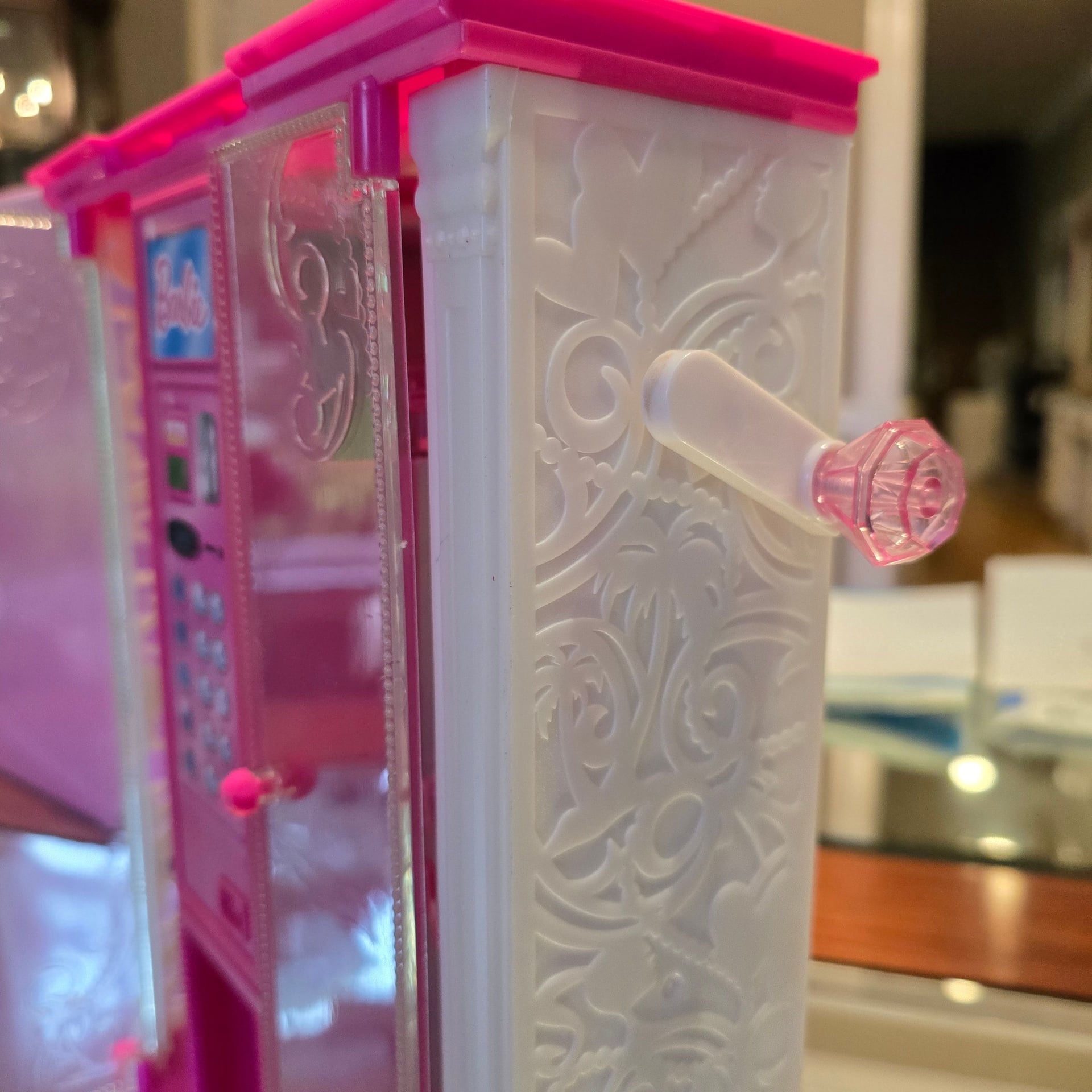 Barbie Life in the dreamhouse Fashion Vending Machine Playset - Pink & White Toy 10