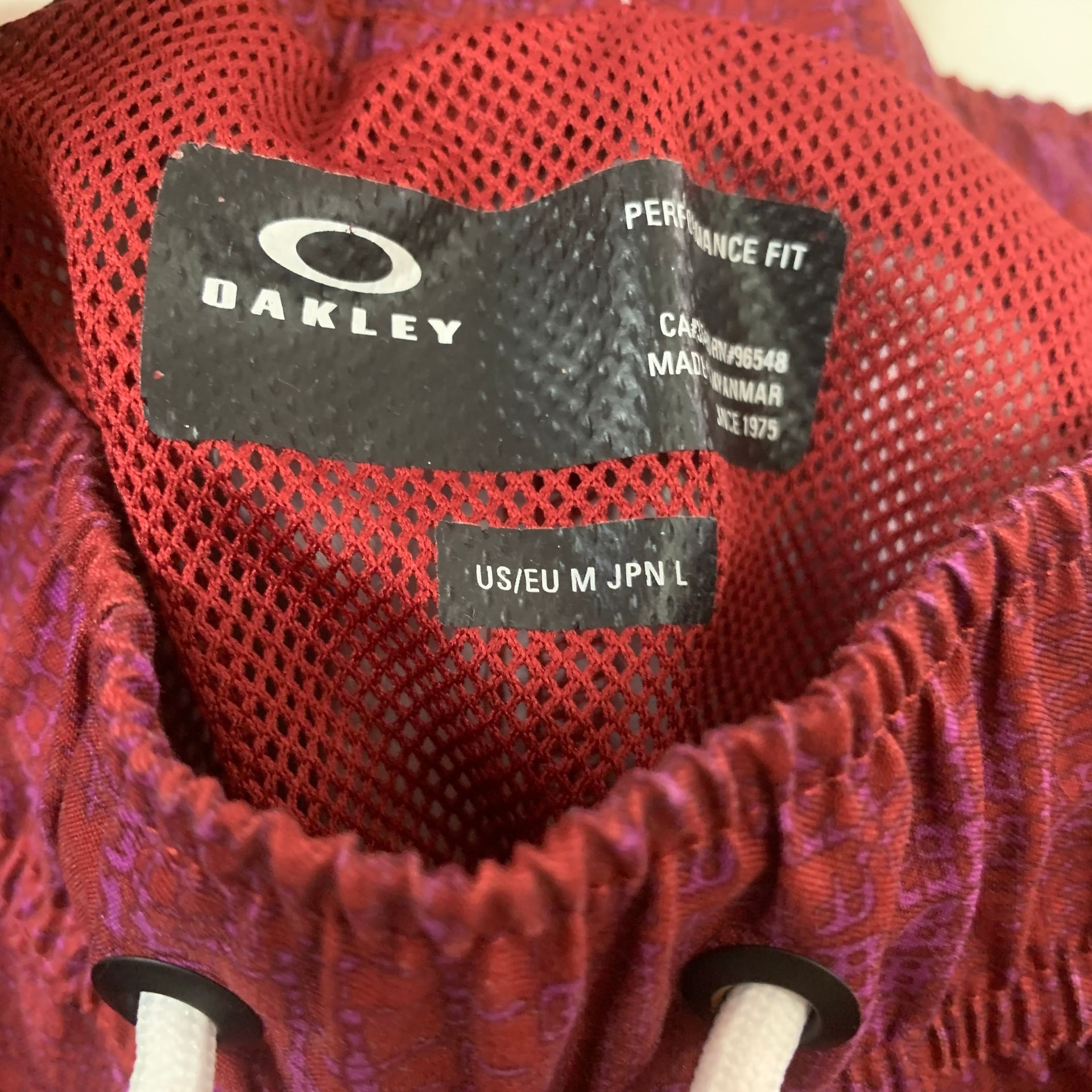 Oakley Men's Maroon & Purple Patterned Board Shorts, Size M OF 5