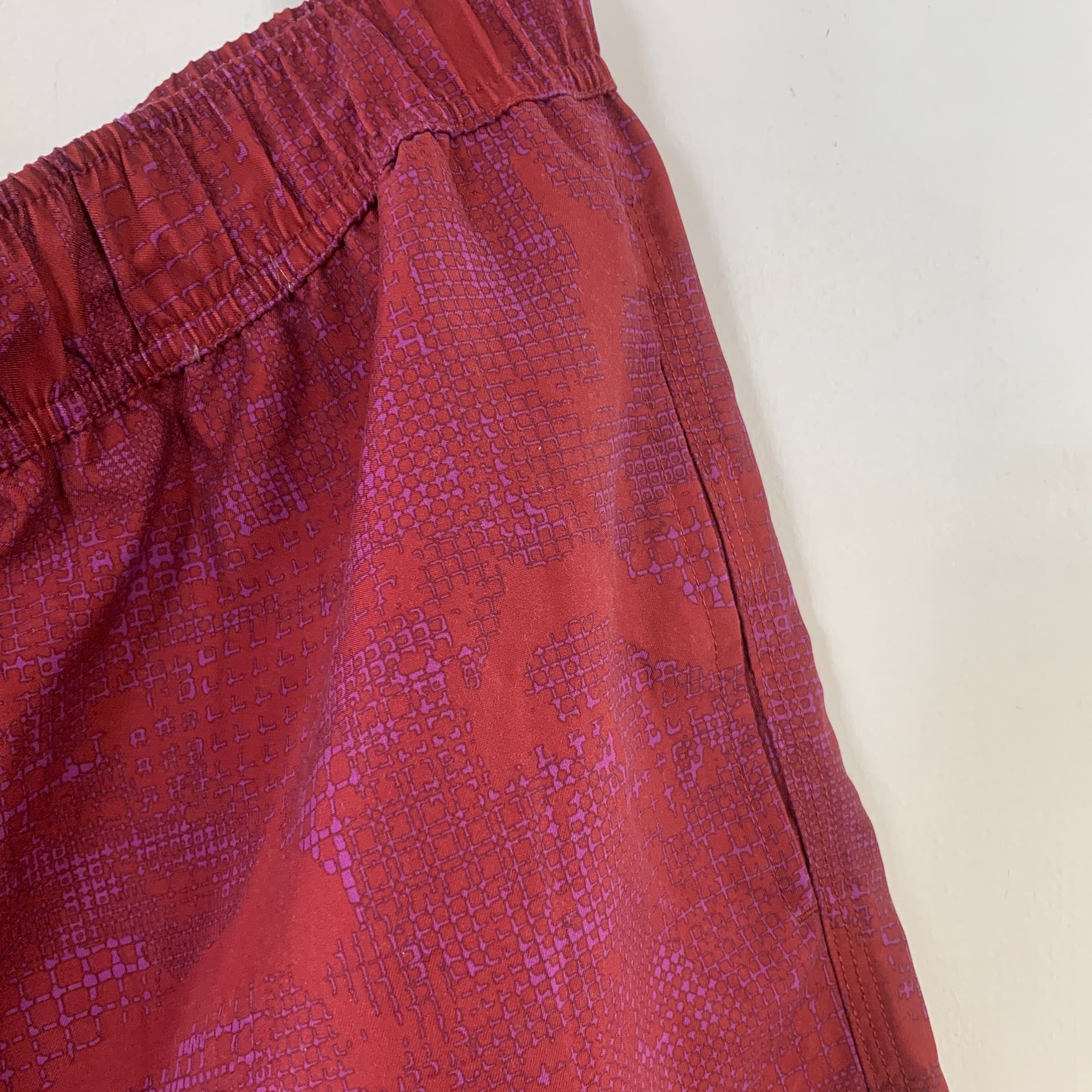 Oakley Men's Maroon & Purple Patterned Board Shorts, Size M OF 4