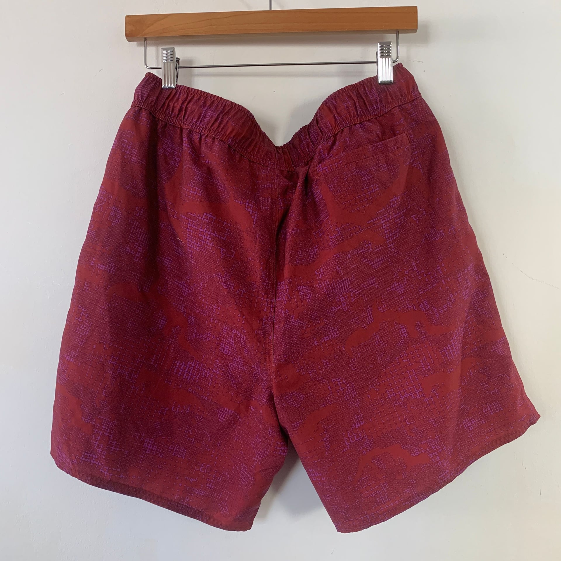 Oakley Men's Maroon & Purple Patterned Board Shorts, Size M OF 6