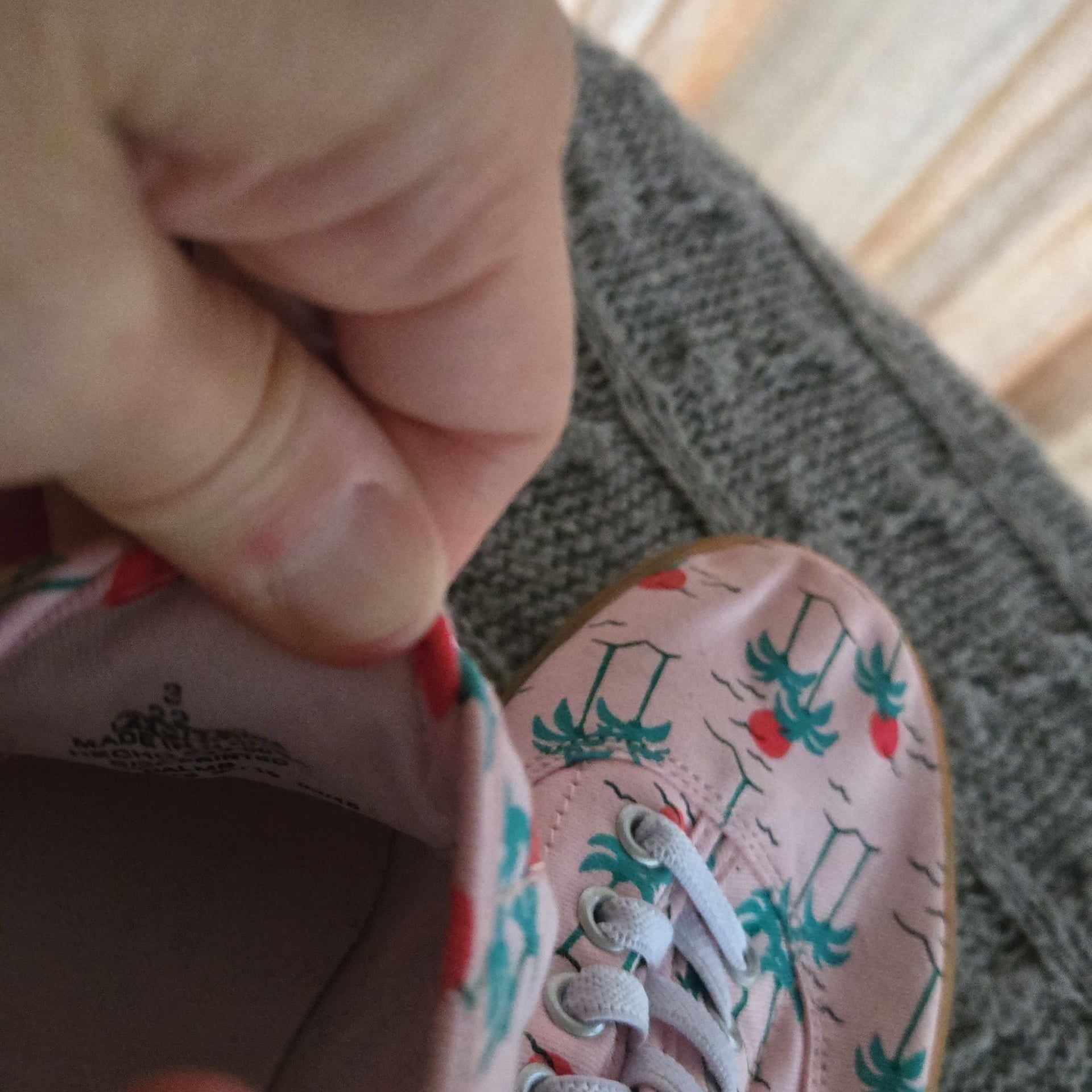 NWT - OLD NAVY - Peach Floral Print Sneakers - Size 3 7