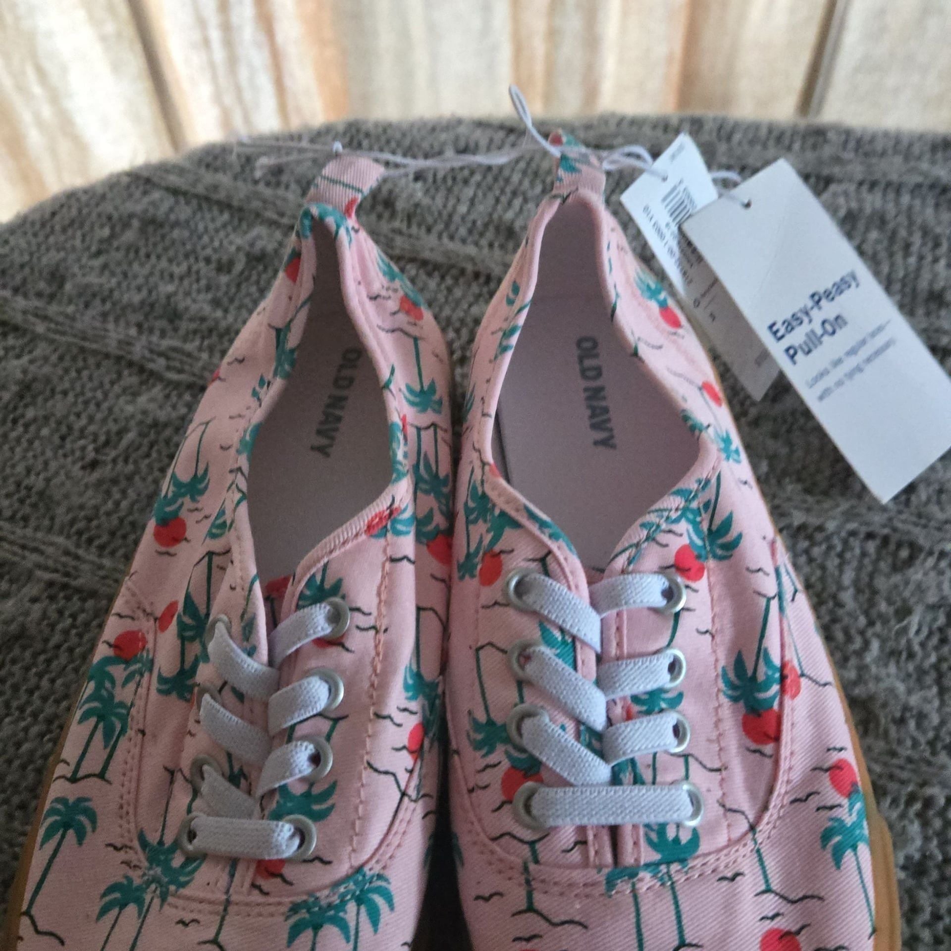 NWT - OLD NAVY - Peach Floral Print Sneakers - Size 3 2