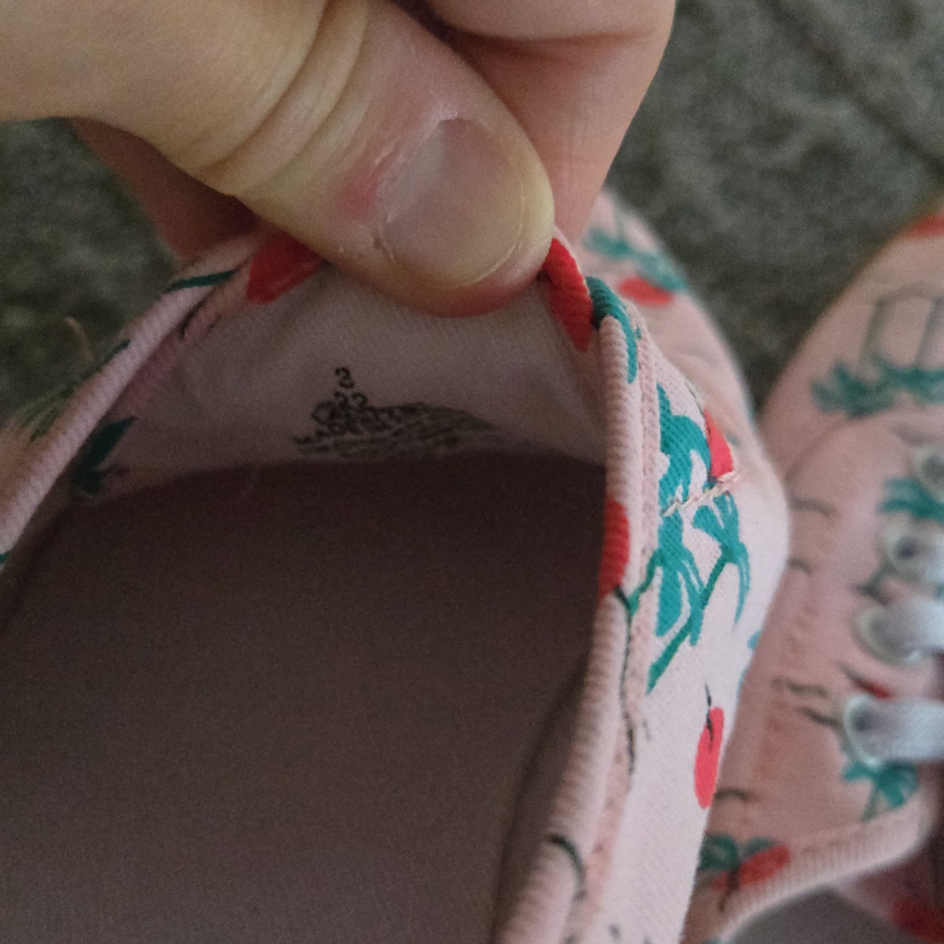 NWT - OLD NAVY - Peach Floral Print Sneakers - Size 3 8