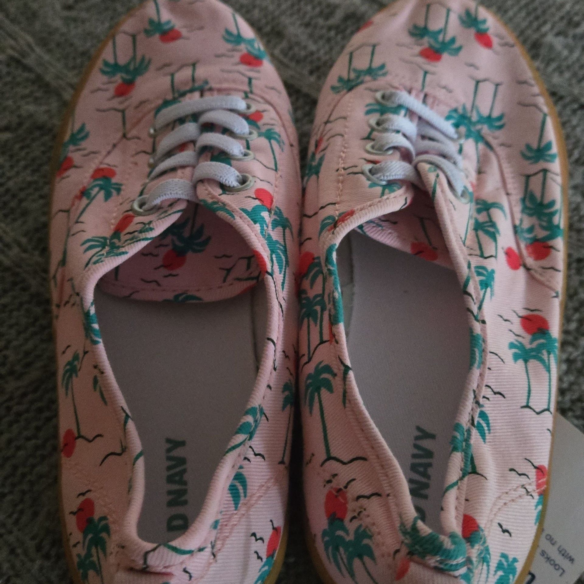 NWT - OLD NAVY - Peach Floral Print Sneakers - Size 3 5