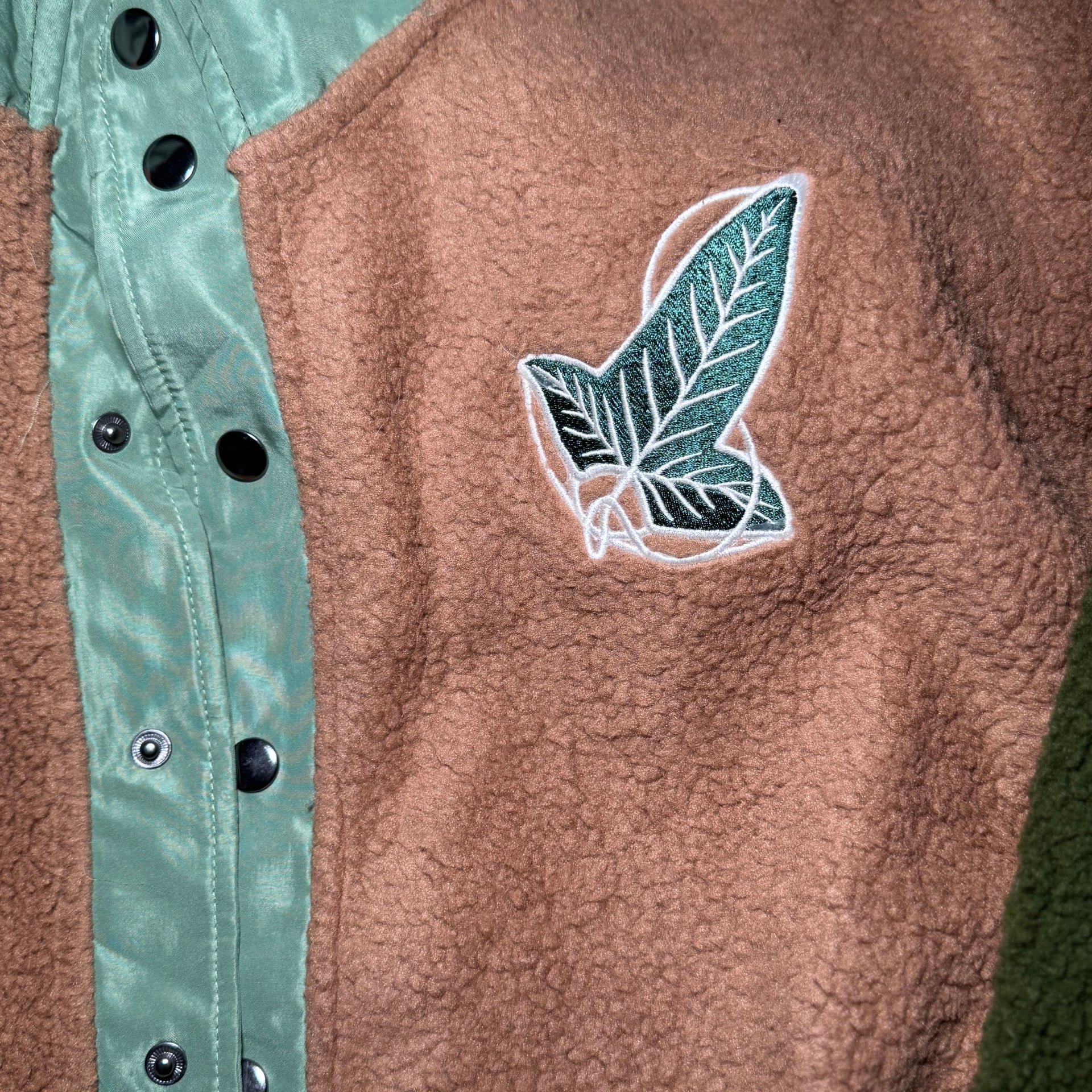 NWT the lord of the rings embroidered fleece jacket middle earth size small 3