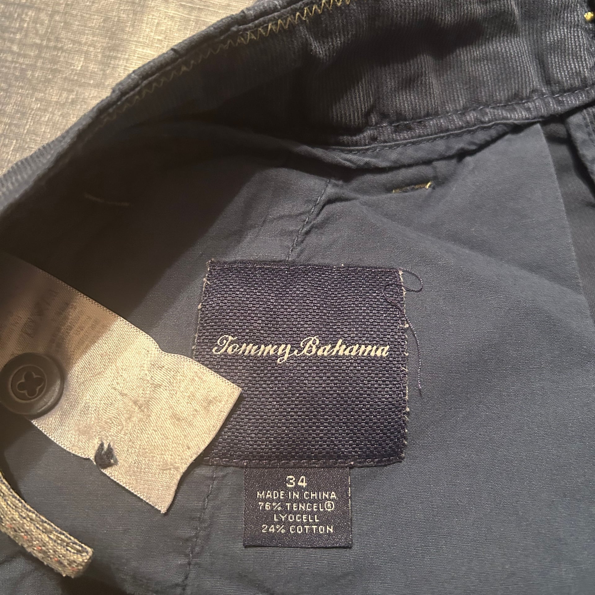 Tommy Bahama Relax Multipocket Shorts in Navy, Size 34 3