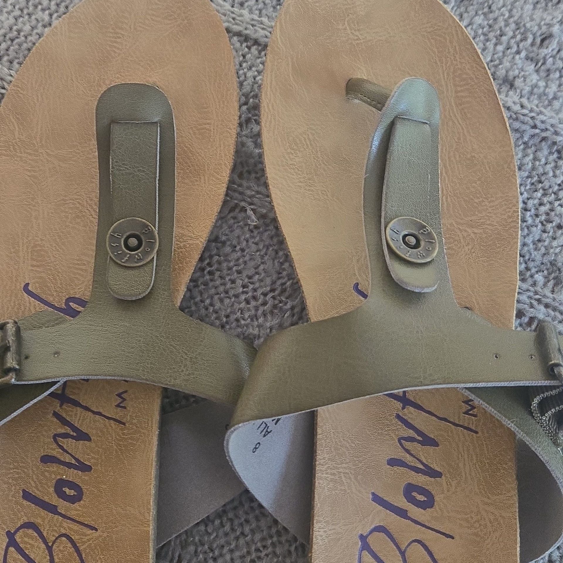 BLOWFISH - Women's Malibu - Thong Flip Flops BuckleSandals - Size 8 - green - Like new 5